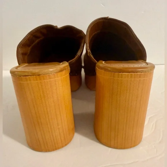 NEW‼️MIA Brown Suede Clogs -8M - Picture 4 of 6